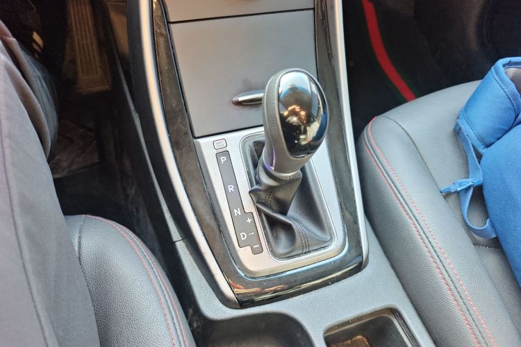 现代 朗动 2016款 1.6L 自动尊贵型中控内饰18