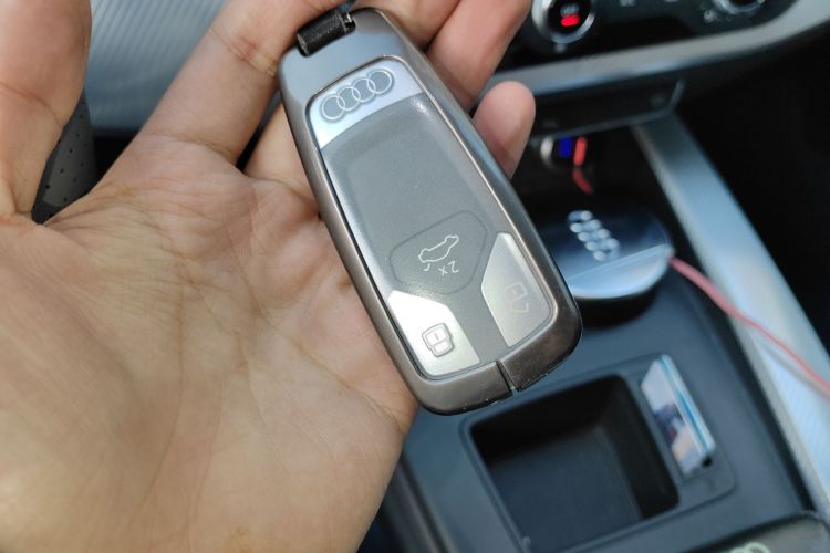 奥迪A4L 2020款 40 TFSI 时尚致雅型中控内饰11