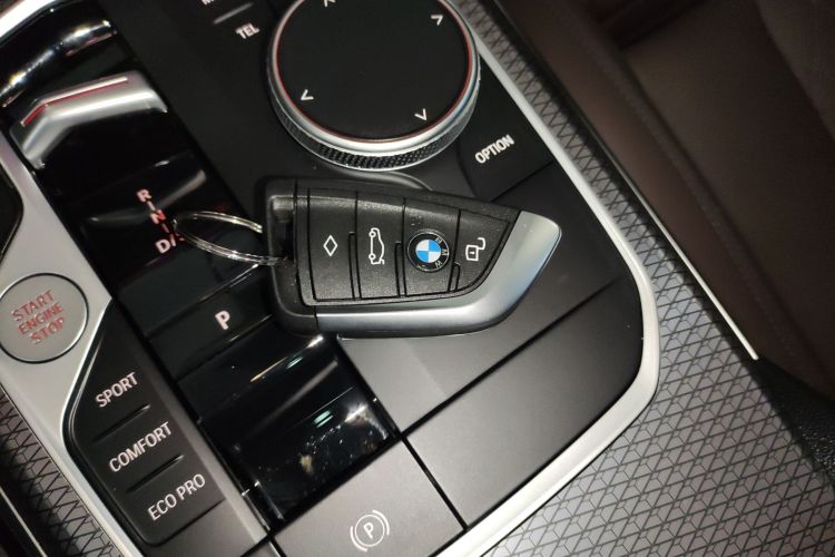 宝马3系 2025款 330Li M运动曜夜套装中控内饰11