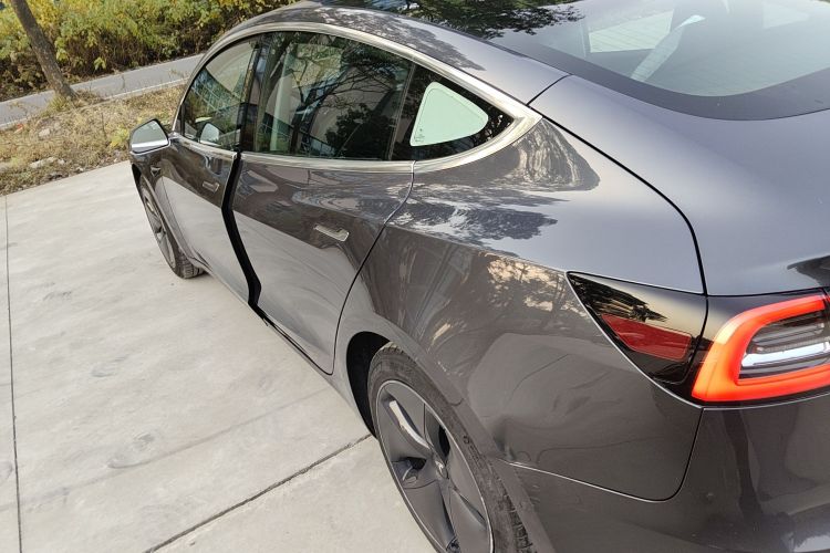 特斯拉 Model 3 2019款 标准续航后驱升级版车身外观4