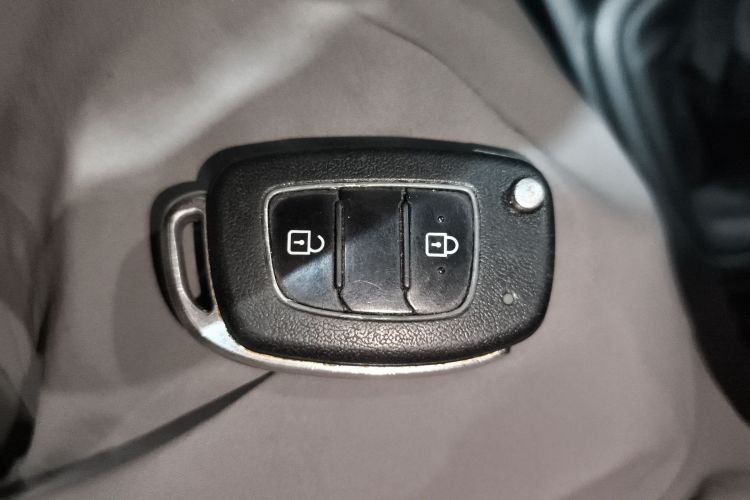 现代 瑞纳 2017款 1.4L 手动焕彩版 国V中控内饰11