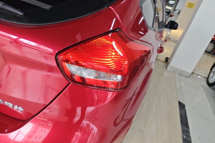 福特 福克斯 2017款 两厢 1.6L 自动风尚型智行版车身外观6004