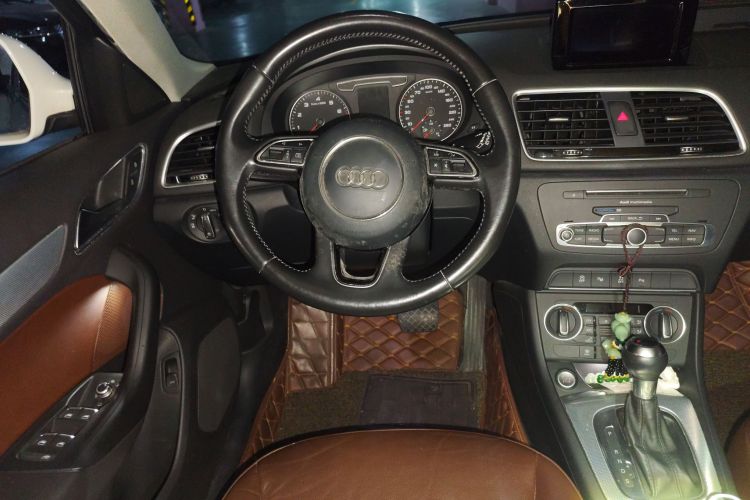 奥迪Q3 2017款 30 TFSI 风尚型中控内饰13