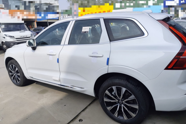 沃尔沃XC60 2025款 B5 四驱智远豪华版车身外观4