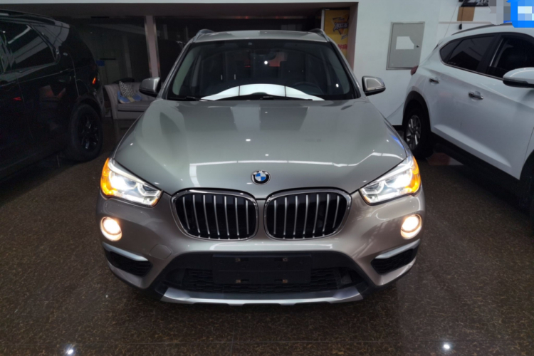 宝马X1 2018款 xDrive20Li 尊享型车身外观2