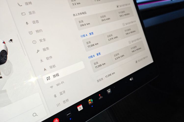 特斯拉 Model 3 2023款 长续航全轮驱动版中控内饰14