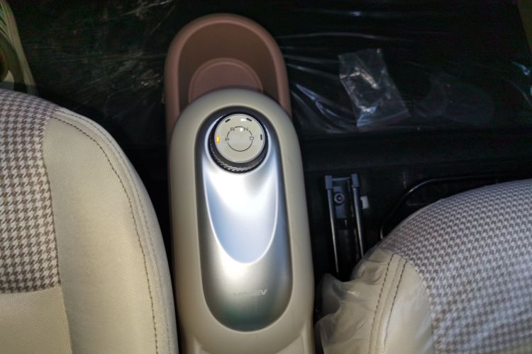 五菱汽车 宏光MINIEV 2025款 四门版 臻享+款中控内饰18