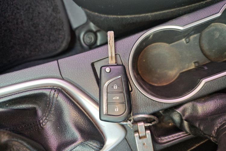 丰田 雷凌 2016款 1.6G 手动精英版中控内饰11