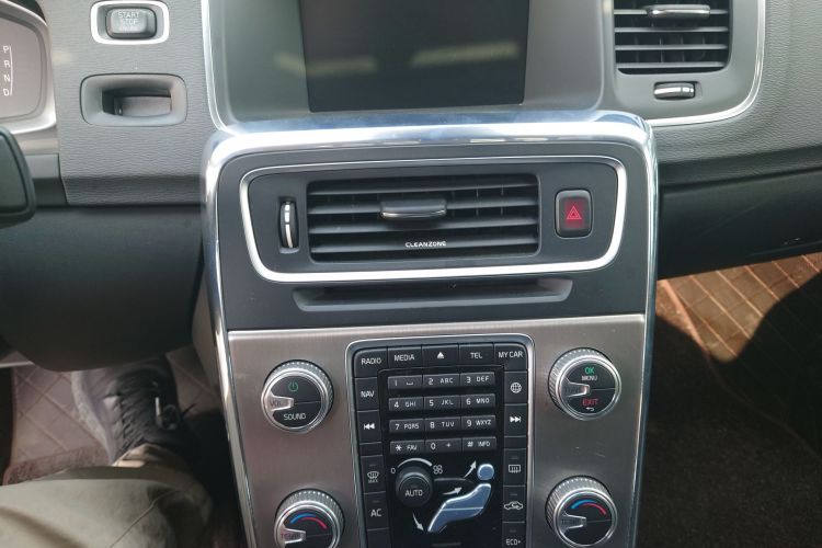 沃尔沃S60 2019款 S60L 改款 T5 智进进阶版中控内饰16