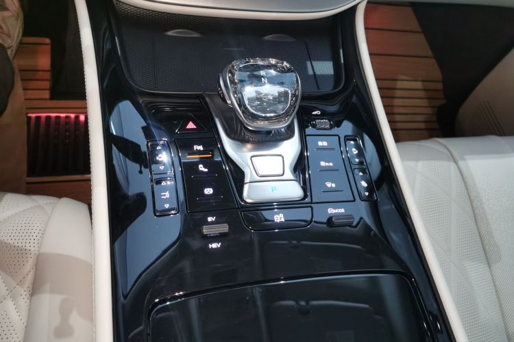 腾势D9 2024款 DM-i 980 四驱尊荣型中控内饰18