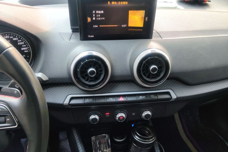 奥迪Q2L 2022款 35 TFSI 进取动感型中控内饰16
