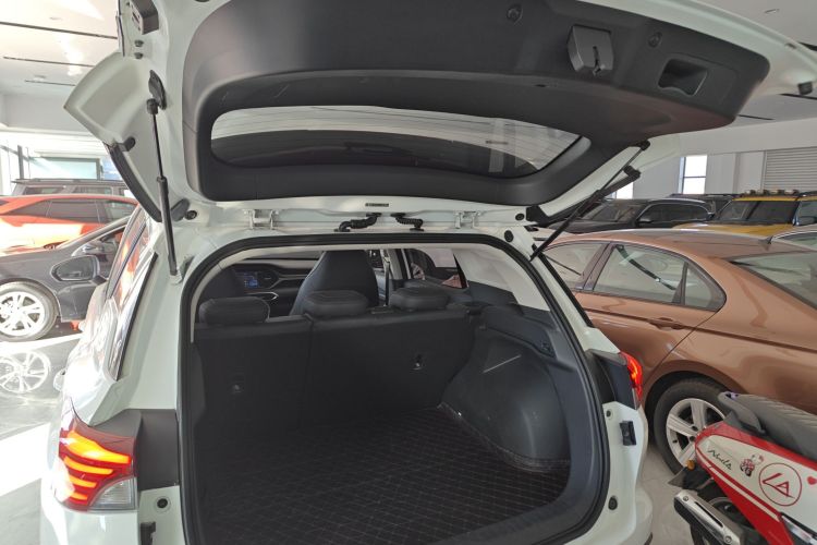 广汽传祺 传祺GS4 2020款 270T 自动精英科技版机舱底盘23