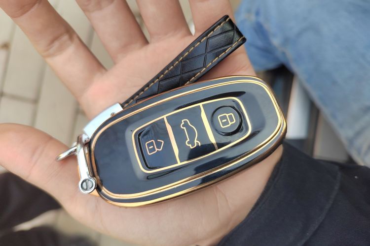 红旗H7 2013款 3.0L 尊贵型中控内饰11