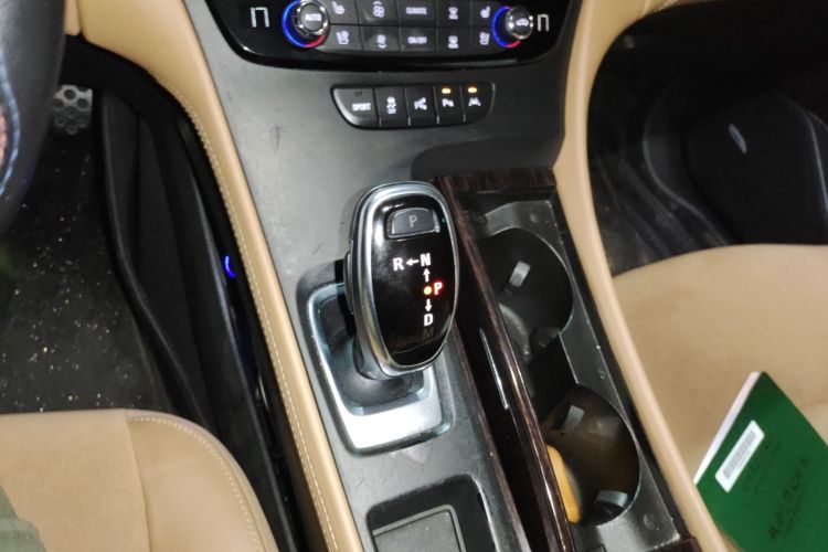 别克 君越 2016款 28T 豪华型中控内饰18