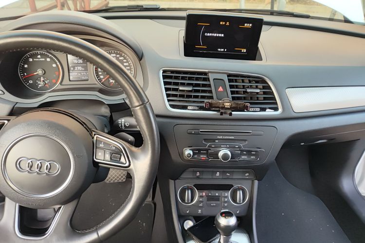 奥迪Q3 2018款 30周年年型 35 TFSI 运动型局部细节16