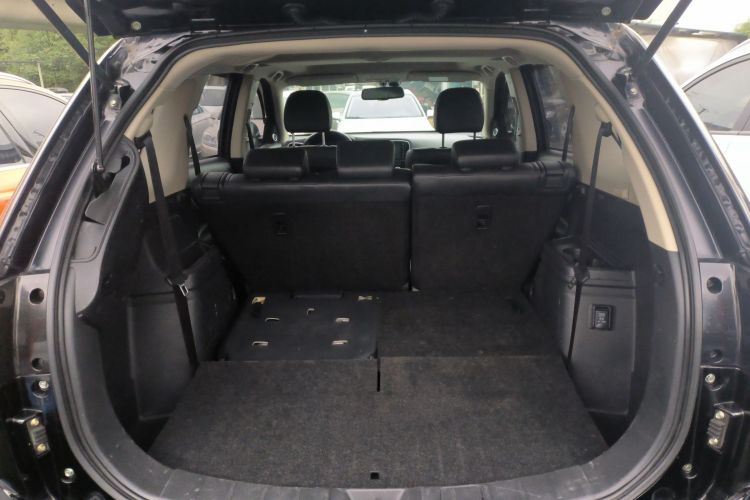 三菱 欧蓝德 2020款 2.4L 四驱致享版 7座机舱底盘23