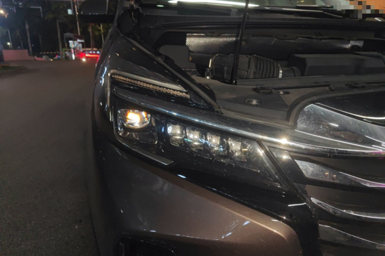 别克GL8 2023款 陆上公务舱 智慧尊贵型车身外观8