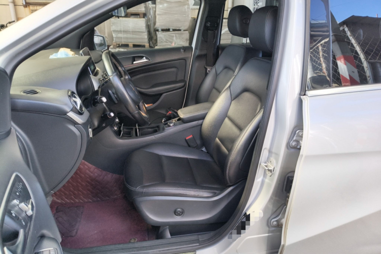 奔驰B级 2015款 B 200 时尚型局部细节19