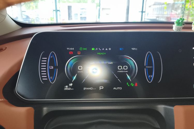 欧拉好猫 2023款 401km标准续航 尊贵型 磷酸铁锂中控内饰14