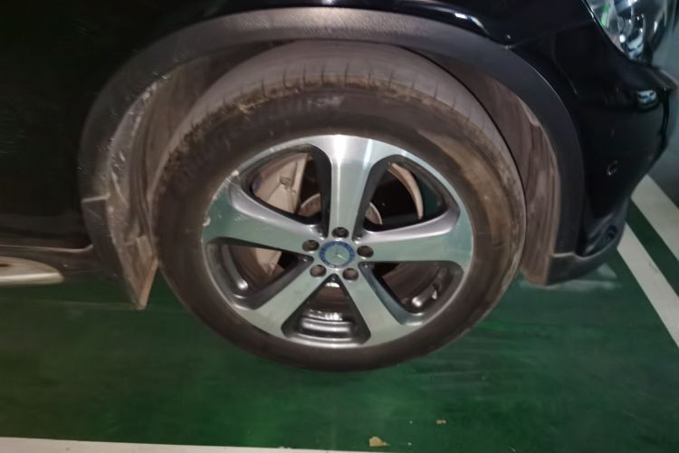 奔驰GLC 2016款 GLC 300 4MATIC 动感型车身外观10