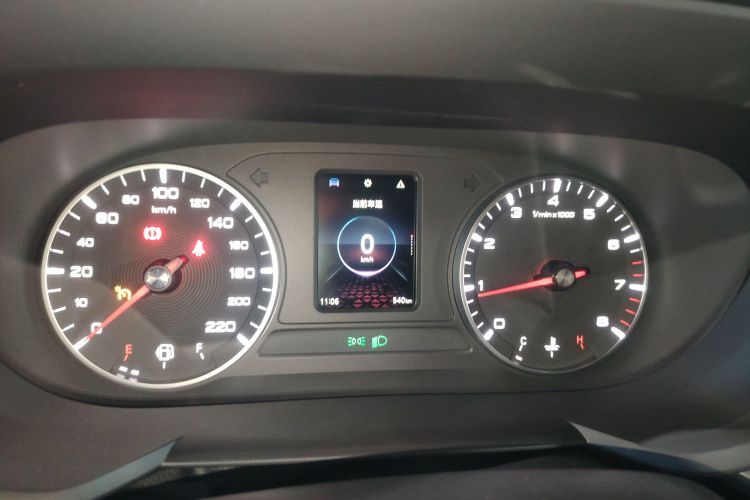 名爵 MG5 2023款 180DVVT 手动风尚版中控内饰14