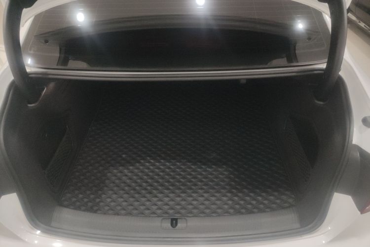 奥迪A4L 2024款 40 TFSI 豪华动感型机舱底盘23