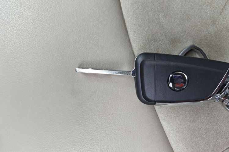 别克 威朗 2018款 三厢 15S 自动领先型中控内饰7001