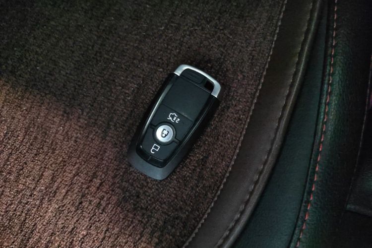 福特 福克斯 2020款 两厢 EcoBoost 180 自动ST Line中控内饰7001