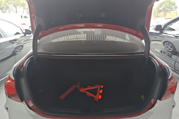 宝马1系 2021款 改款 120i M运动曜夜版机舱底盘23