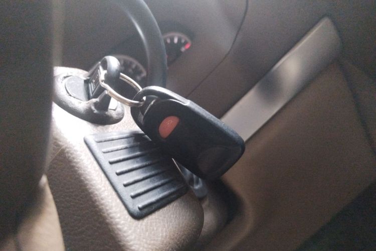 别克GL8 2014款 2.4L 经典版中控内饰11