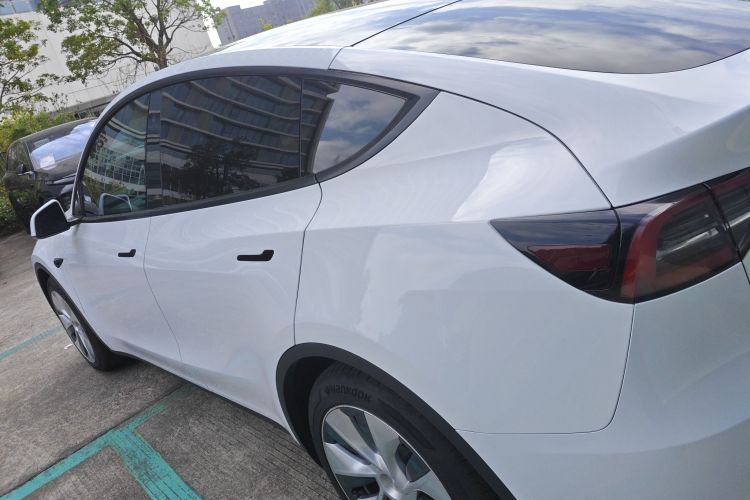 特斯拉 Model Y 2022款 后轮驱动版车身外观4