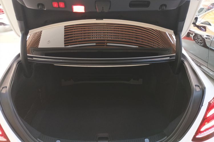 奔驰E级 2020款 E 300 L 运动时尚型局部细节23