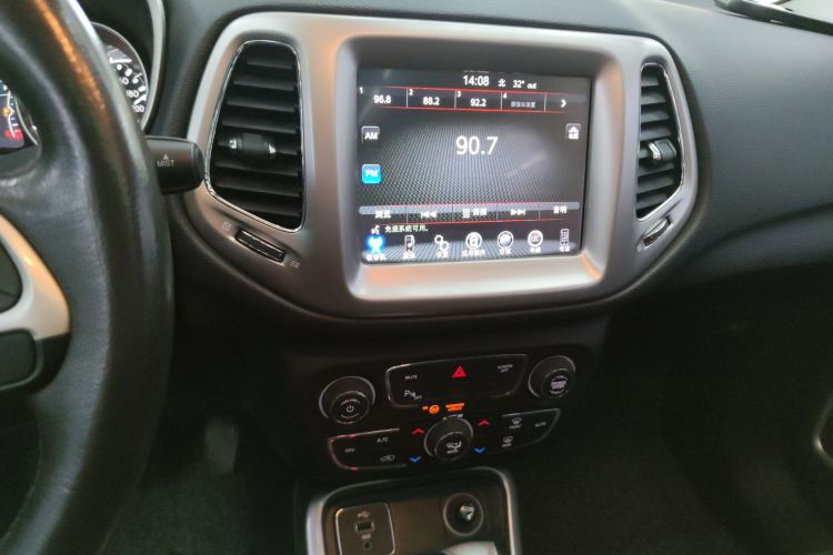 Jeep 指南者 2017款 200T 自动家享版中控内饰16