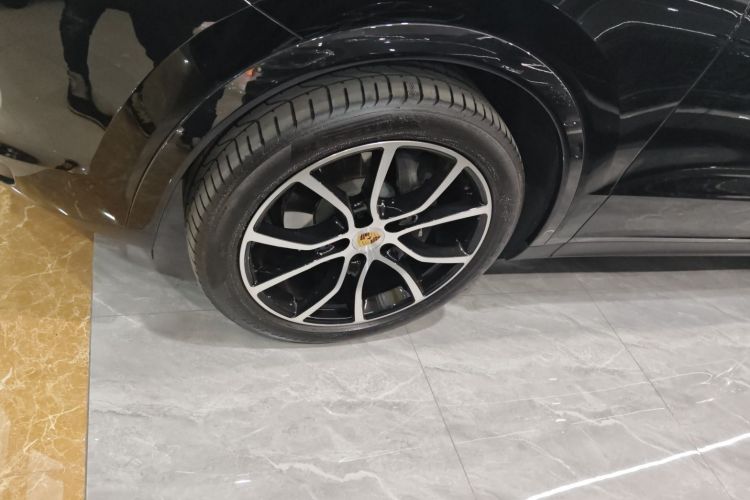 保时捷 2023款 Cayenne 3.0T 铂金版车身外观6001