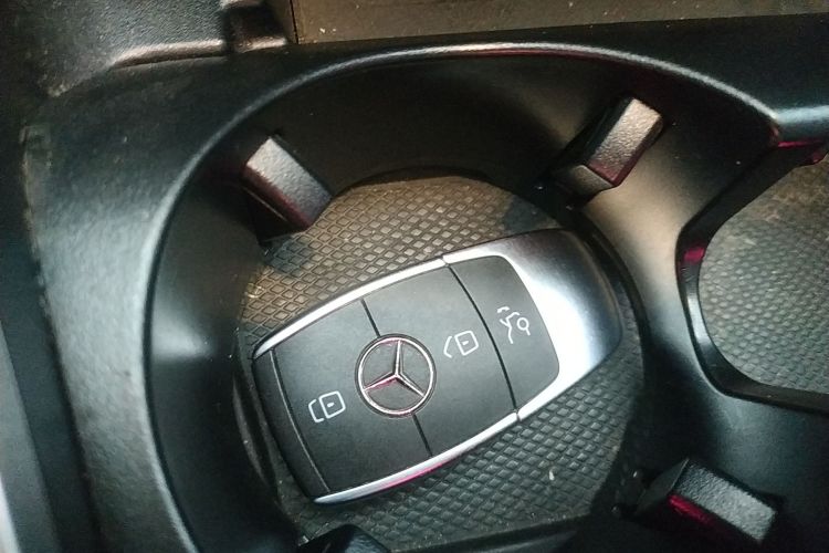 奔驰C级 2021款 C 260 L 运动星耀臻藏版中控内饰11