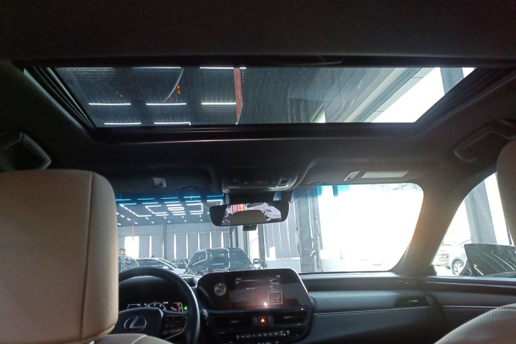 雷克萨斯ES 2021款 200 卓越版中控内饰22