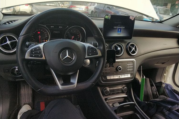 奔驰GLA 2019款 GLA 200 动感型中控内饰12