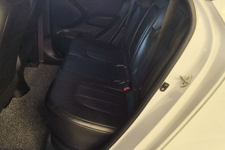 北京现代ix35 2015款 2.0L 自动两驱智能型 国V中控内饰21