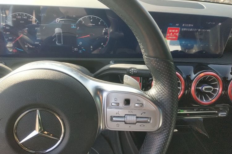 奔驰A级 2020款 A 200 L 运动轿车中控内饰18
