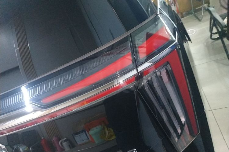 广汽传祺 传祺M8 2024款 宗师系列 400T 至尊版车身外观6006