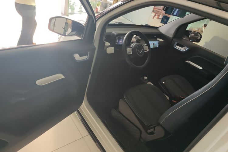 五菱汽车 宏光MINIEV 2022款 GAMEBOY 200km 玩咖款 磷酸铁锂中控内饰7003