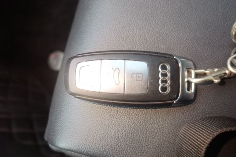 奥迪Q5L Sportback 2021款 40 TFSI 时尚型中控内饰7001