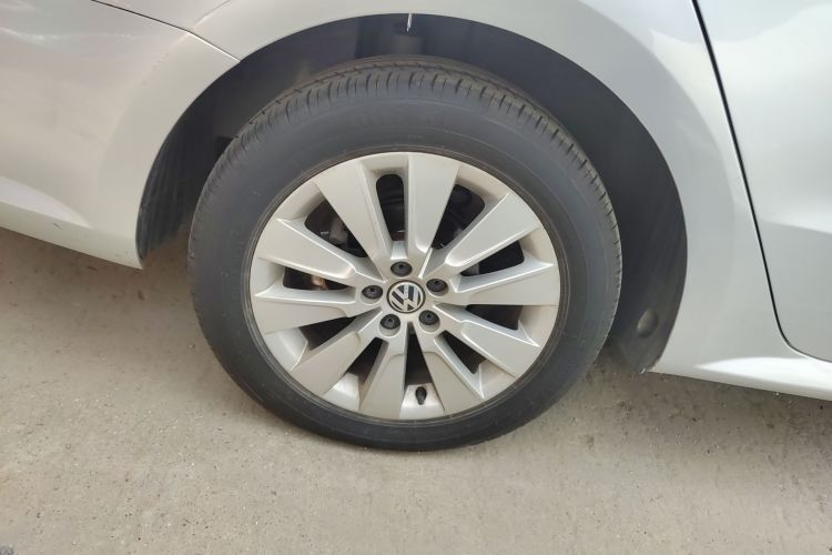 大众 朗逸 2013款 改款经典 1.6L 自动舒适版车身外观56