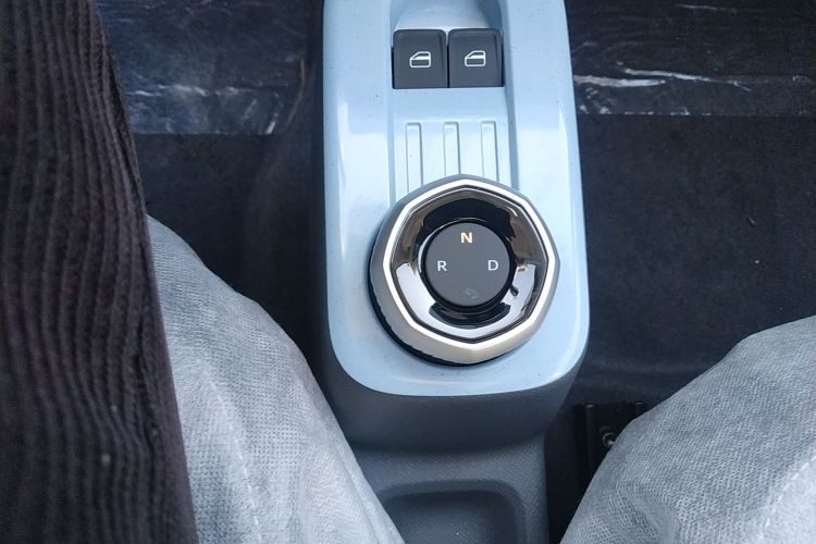 吉利银河 2024款 熊猫mini 200km 耐力熊中控内饰18