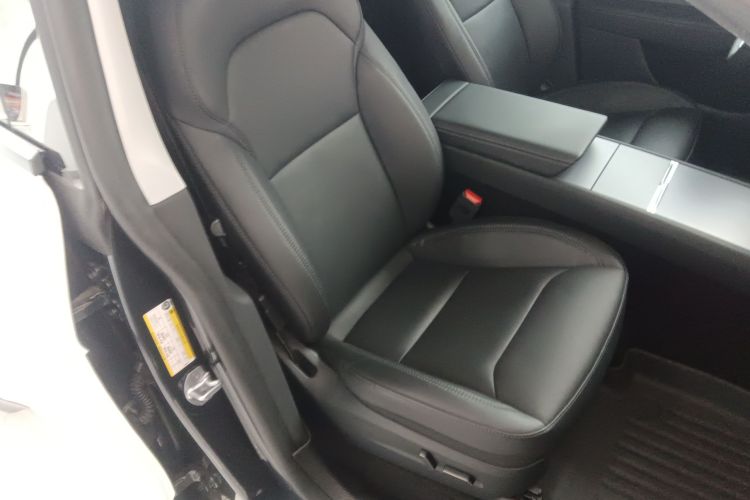 特斯拉 Model Y 2025款 后轮驱动版局部细节41