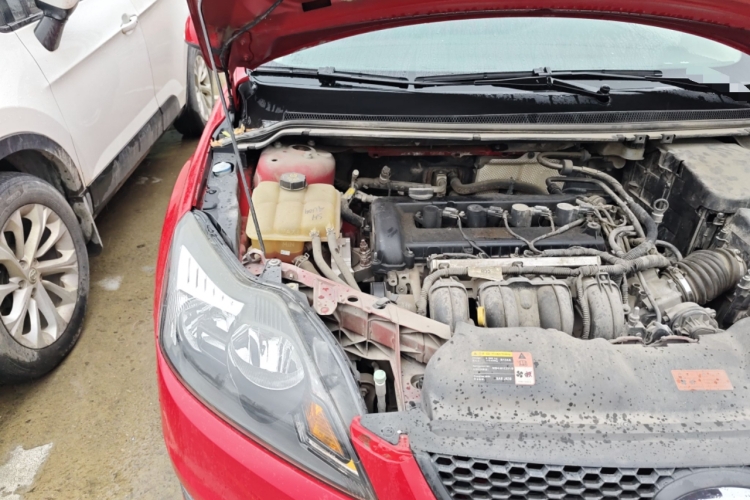 福特 福克斯 2013款 两厢经典 1.8L 自动基本型机舱底盘25