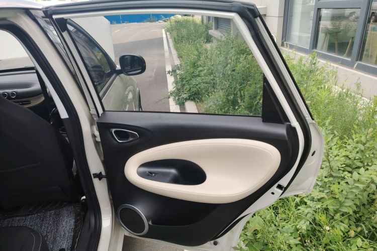 五菱汽车 五菱缤果 2023款 203km 轻享款中控内饰7006