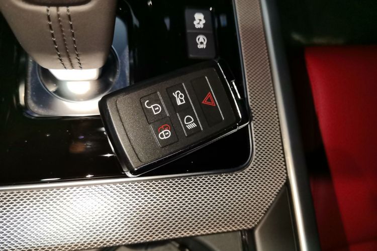 捷豹XEL 2024款 2.0T 250PS R-DYNAMIC S进取运动版中控内饰11