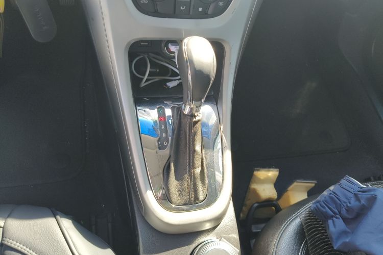 别克 英朗 2014款 XT 1.6L 自动时尚版中控内饰18