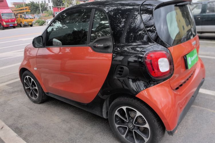 smart fortwo 2015款 1.0L 52千瓦硬顶激情版车身外观4